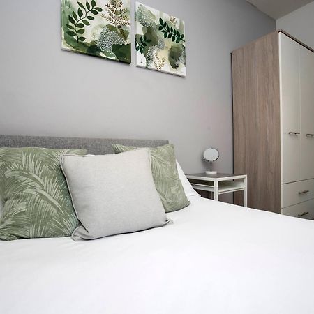 Quiet And Comfy House With 2 Bedrooms And 2 Bathrooms Super Fast Wifi And Crisp Hotel Standard White Linen Hosted By Our Home Short Stays Darlington  Bagian luar foto