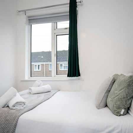 Quiet And Comfy House With 2 Bedrooms And 2 Bathrooms Super Fast Wifi And Crisp Hotel Standard White Linen Hosted By Our Home Short Stays Darlington  Bagian luar foto