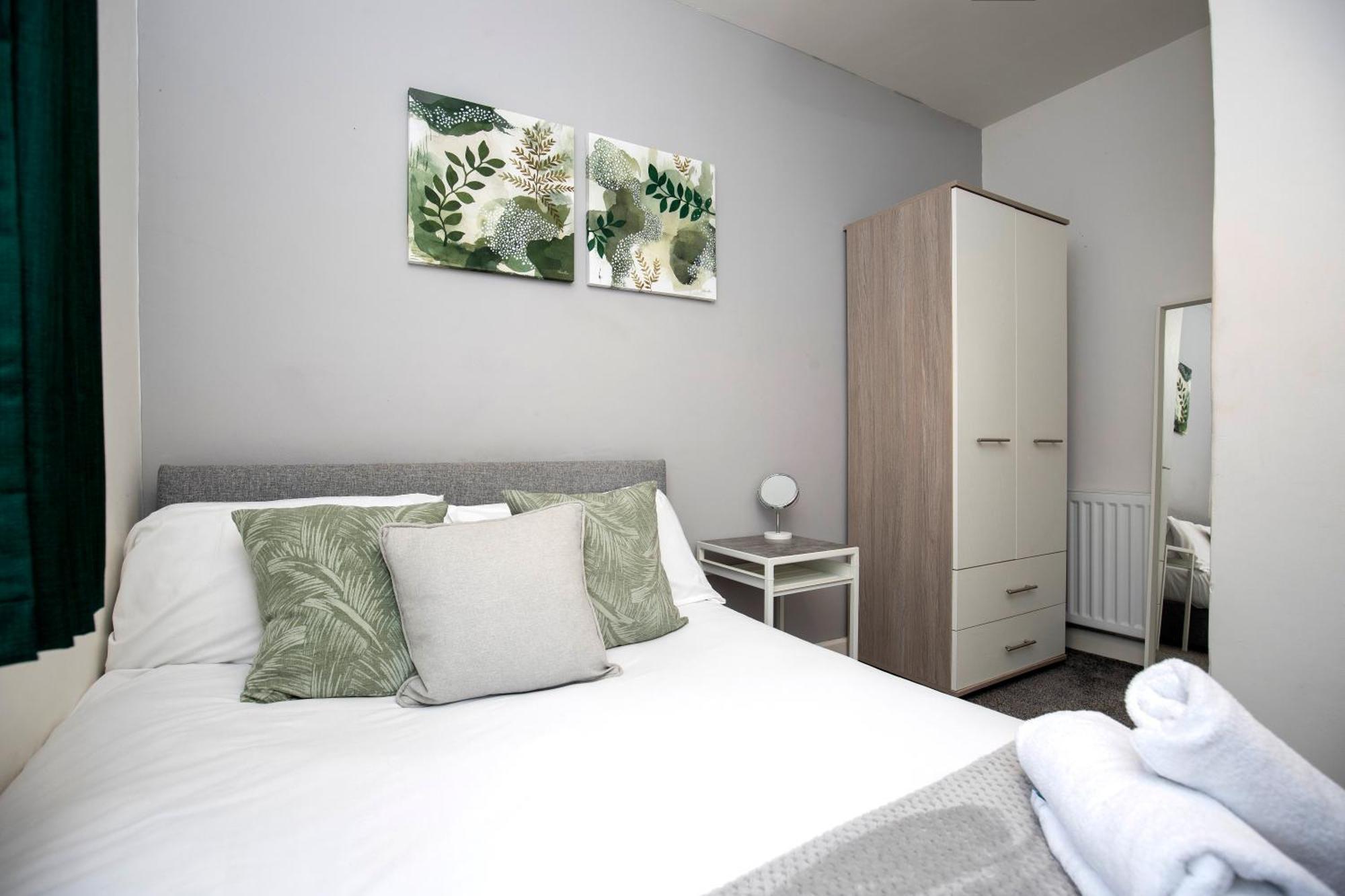 Quiet And Comfy House With 2 Bedrooms And 2 Bathrooms Super Fast Wifi And Crisp Hotel Standard White Linen Hosted By Our Home Short Stays Darlington  Bagian luar foto