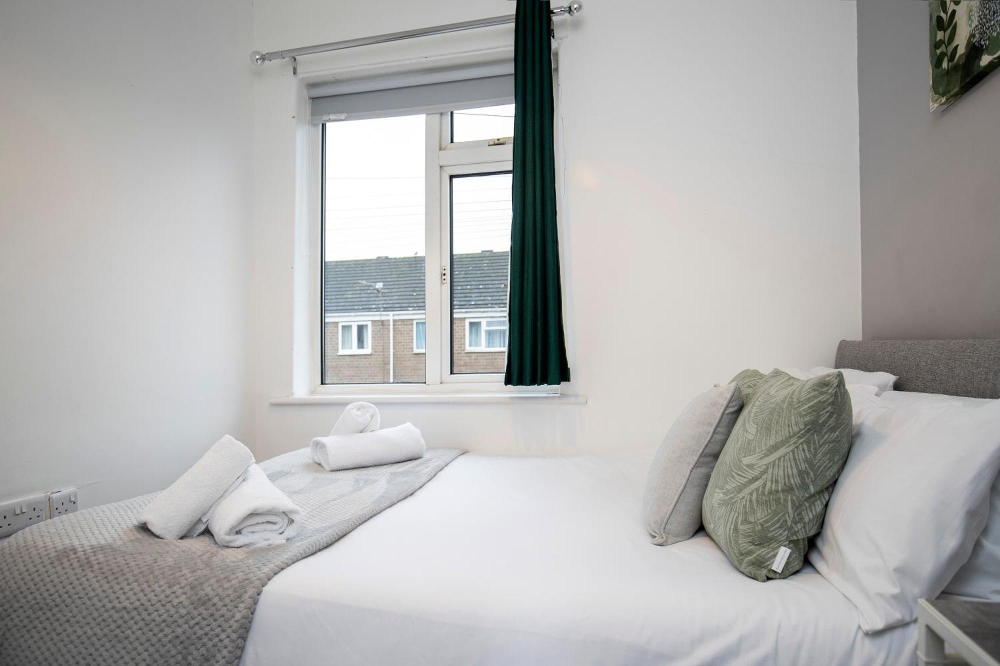 Quiet And Comfy House With 2 Bedrooms And 2 Bathrooms Super Fast Wifi And Crisp Hotel Standard White Linen Hosted By Our Home Short Stays Darlington  Bagian luar foto