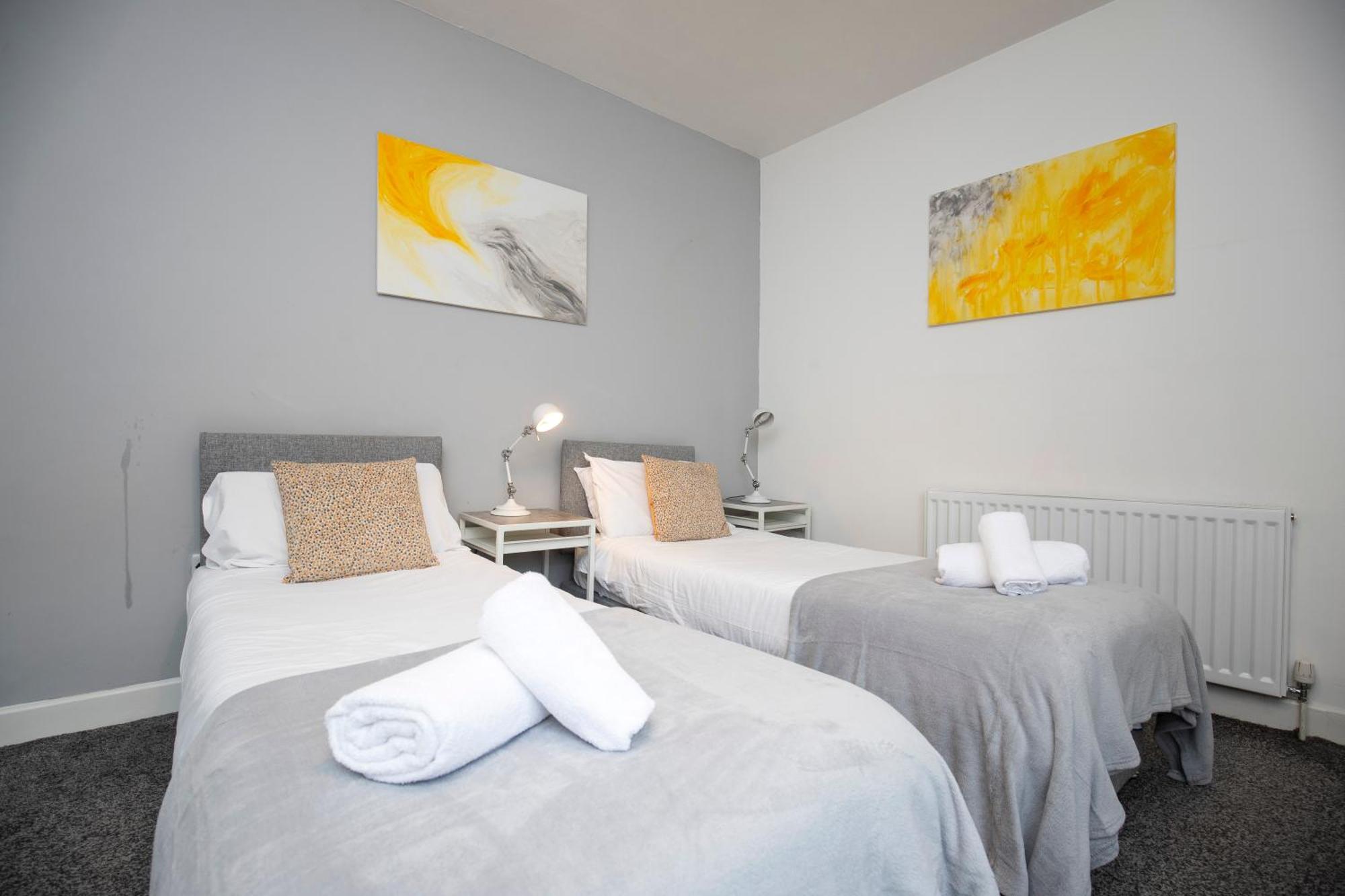 Quiet And Comfy House With 2 Bedrooms And 2 Bathrooms Super Fast Wifi And Crisp Hotel Standard White Linen Hosted By Our Home Short Stays Darlington  Bagian luar foto