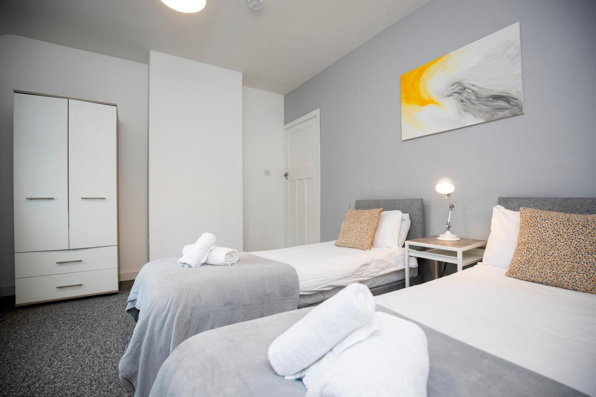 Quiet And Comfy House With 2 Bedrooms And 2 Bathrooms Super Fast Wifi And Crisp Hotel Standard White Linen Hosted By Our Home Short Stays Darlington  Bagian luar foto