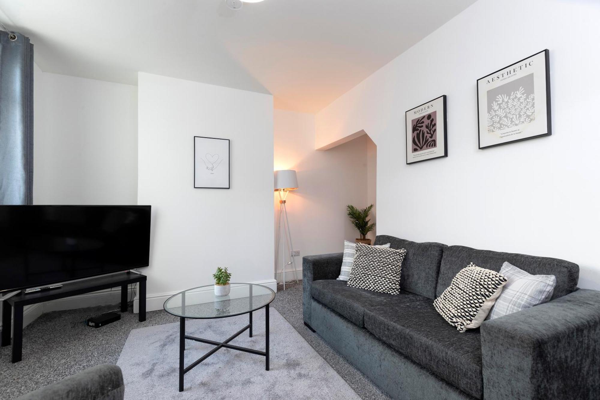 Quiet And Comfy House With 2 Bedrooms And 2 Bathrooms Super Fast Wifi And Crisp Hotel Standard White Linen Hosted By Our Home Short Stays Darlington  Bagian luar foto