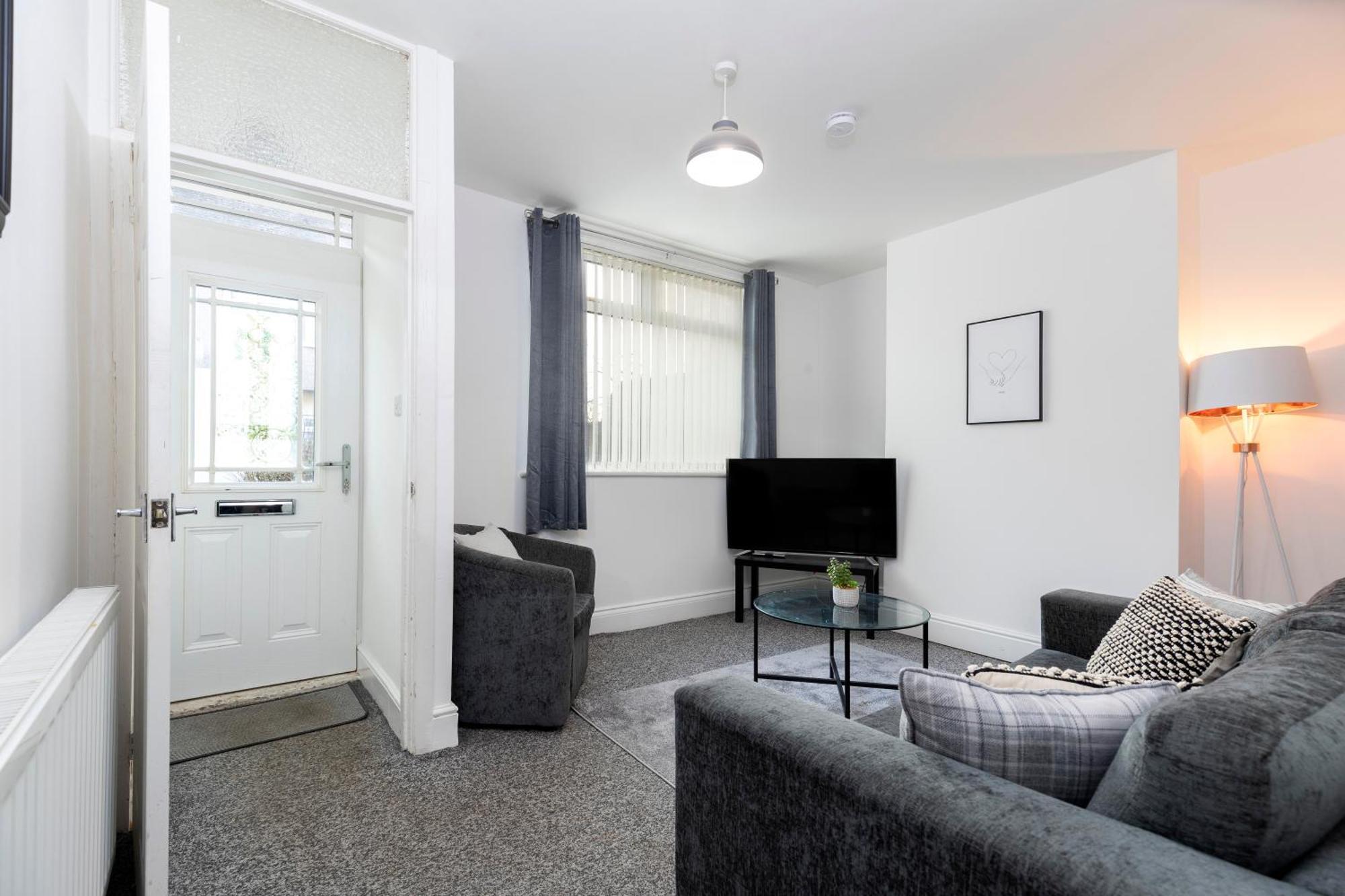 Quiet And Comfy House With 2 Bedrooms And 2 Bathrooms Super Fast Wifi And Crisp Hotel Standard White Linen Hosted By Our Home Short Stays Darlington  Bagian luar foto