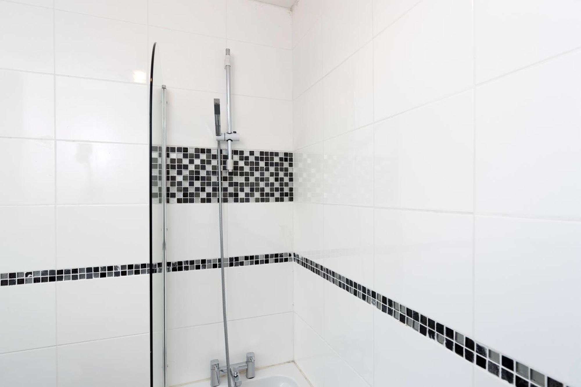 Quiet And Comfy House With 2 Bedrooms And 2 Bathrooms Super Fast Wifi And Crisp Hotel Standard White Linen Hosted By Our Home Short Stays Darlington  Bagian luar foto