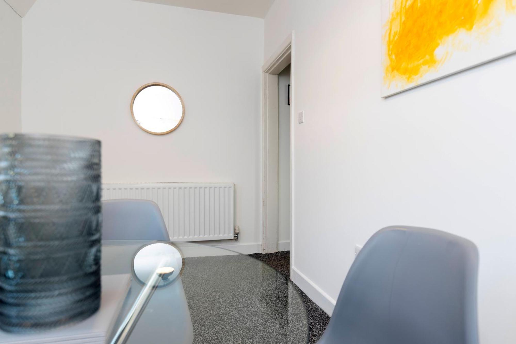 Quiet And Comfy House With 2 Bedrooms And 2 Bathrooms Super Fast Wifi And Crisp Hotel Standard White Linen Hosted By Our Home Short Stays Darlington  Bagian luar foto
