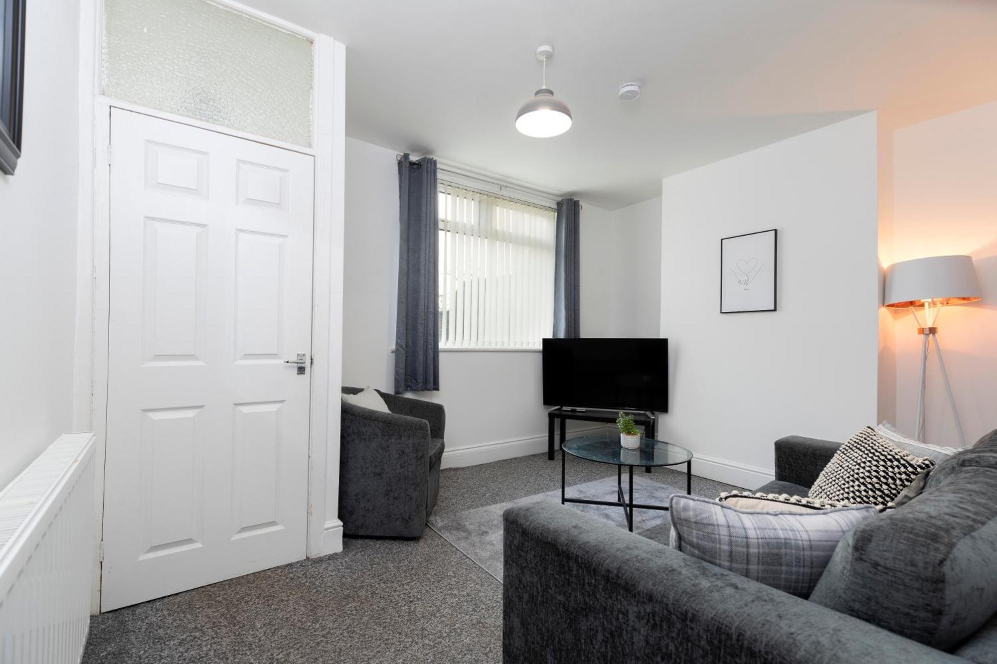 Quiet And Comfy House With 2 Bedrooms And 2 Bathrooms Super Fast Wifi And Crisp Hotel Standard White Linen Hosted By Our Home Short Stays Darlington  Bagian luar foto