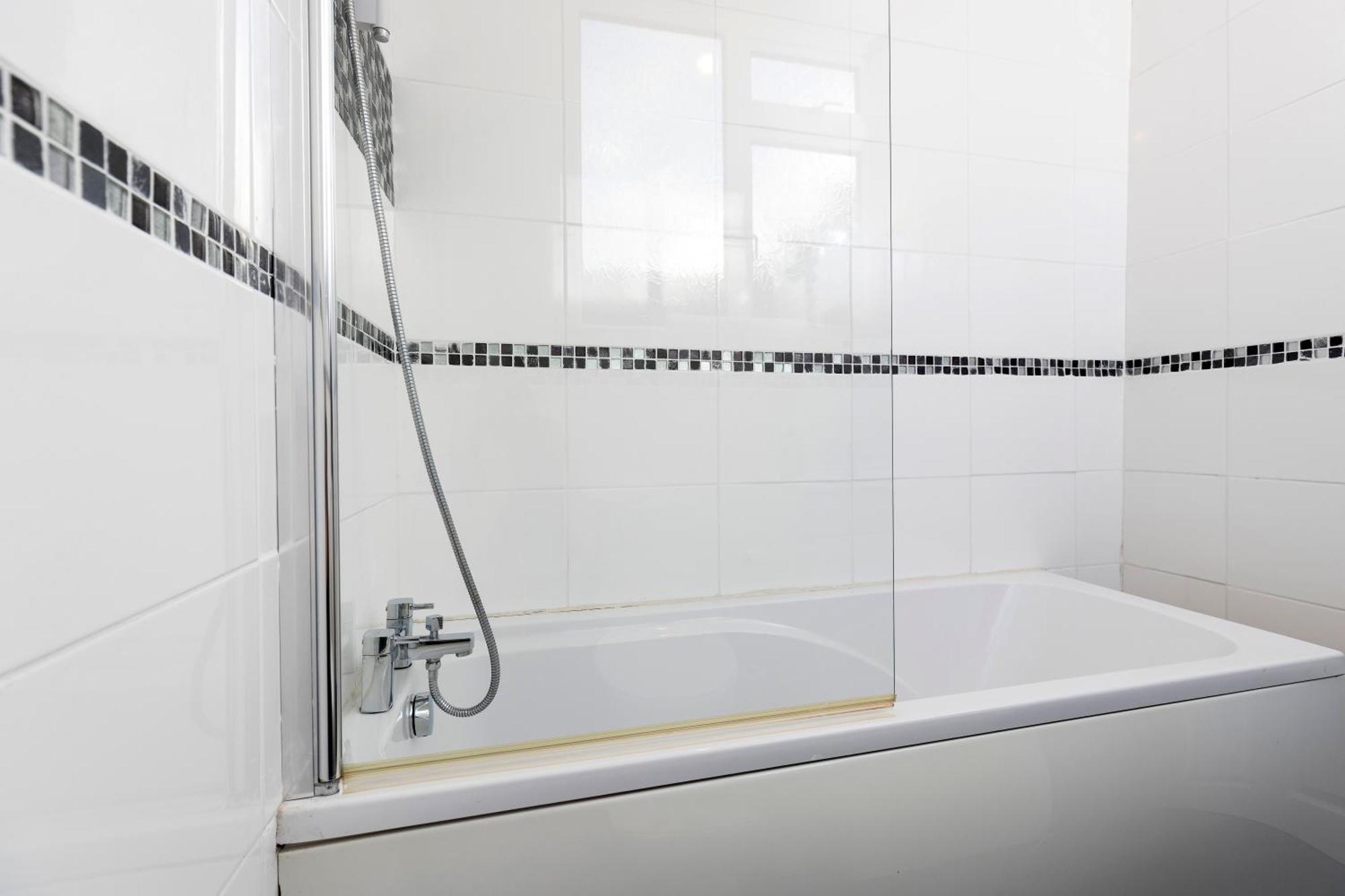 Quiet And Comfy House With 2 Bedrooms And 2 Bathrooms Super Fast Wifi And Crisp Hotel Standard White Linen Hosted By Our Home Short Stays Darlington  Bagian luar foto
