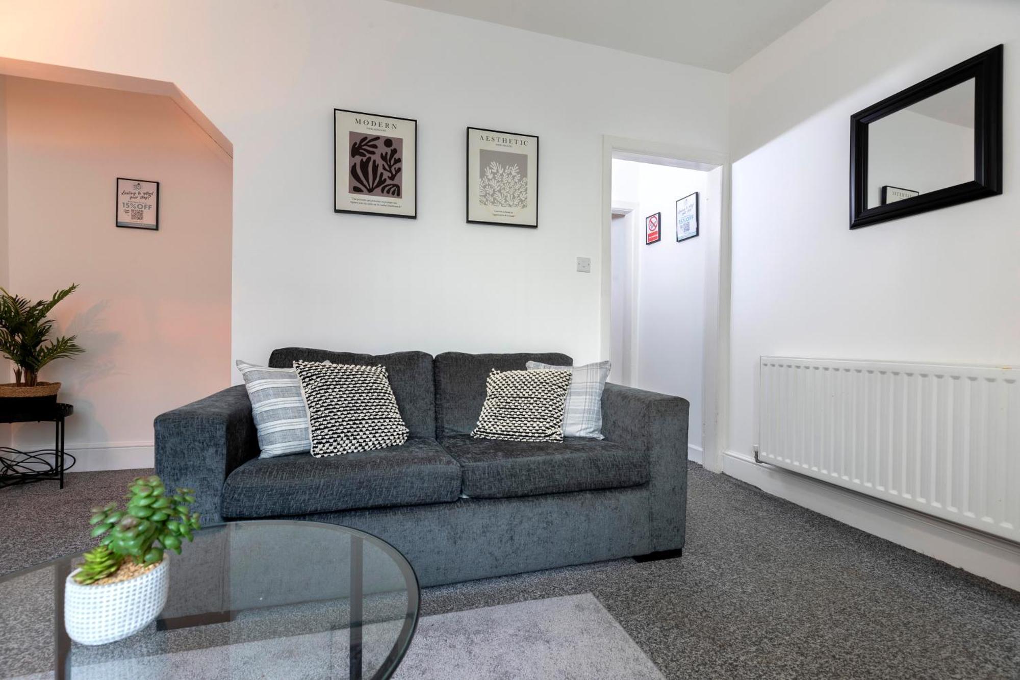 Quiet And Comfy House With 2 Bedrooms And 2 Bathrooms Super Fast Wifi And Crisp Hotel Standard White Linen Hosted By Our Home Short Stays Darlington  Bagian luar foto
