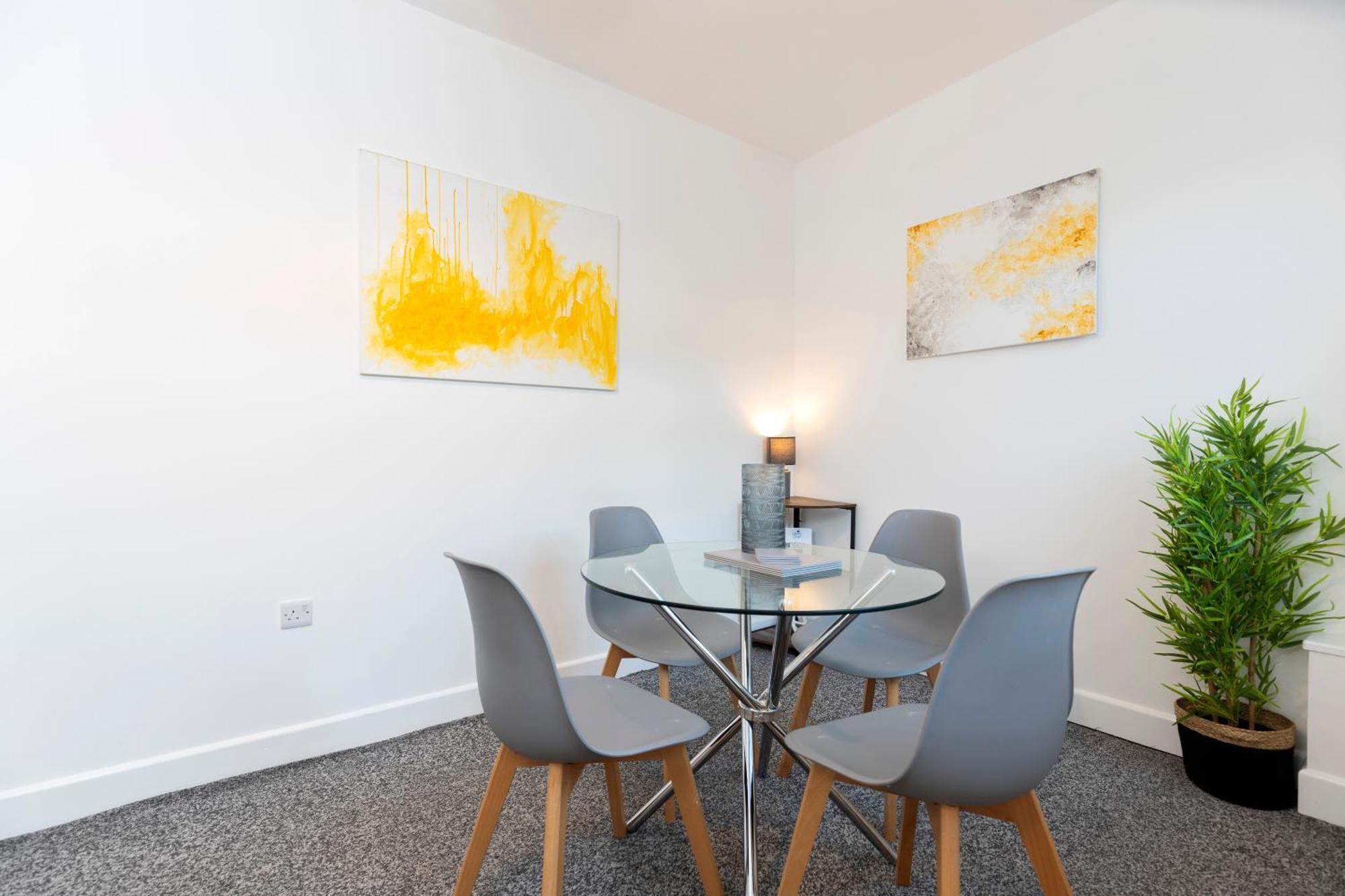 Quiet And Comfy House With 2 Bedrooms And 2 Bathrooms Super Fast Wifi And Crisp Hotel Standard White Linen Hosted By Our Home Short Stays Darlington  Bagian luar foto
